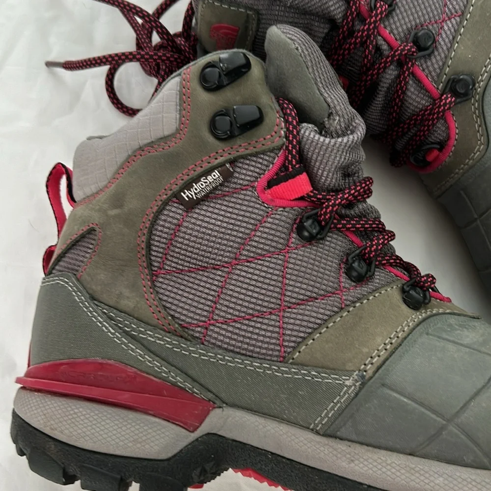 EUC The North Face Hiking Trail Insulated & Waterproof Boots 🥾 Size 6 - Picture 4 of 9